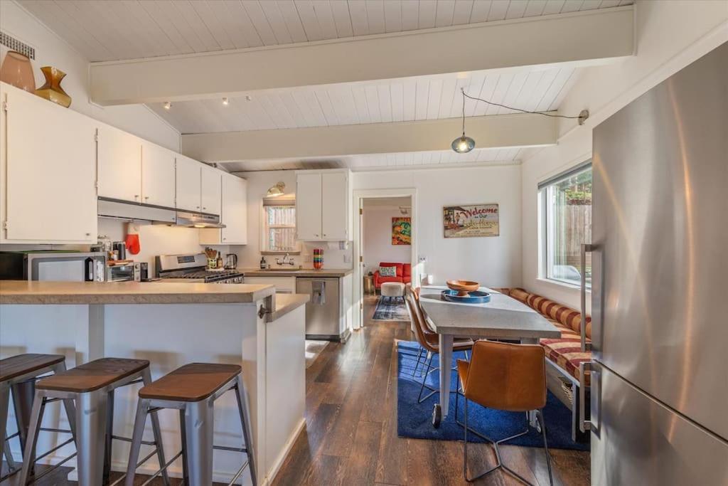 Lake Views, Pet-Friendly Cabin With Hot-Tub In King'S Beach كينغس بيتش المظهر الخارجي الصورة