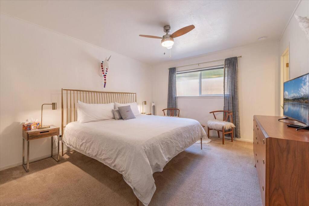 Lake Views, Pet-Friendly Cabin With Hot-Tub In King'S Beach كينغس بيتش المظهر الخارجي الصورة