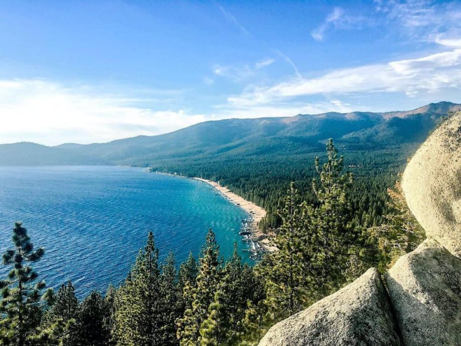 Lake Views, Pet-Friendly Cabin With Hot-Tub In King'S Beach كينغس بيتش المظهر الخارجي الصورة