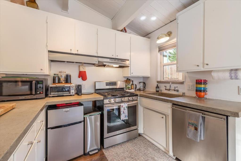 Lake Views, Pet-Friendly Cabin With Hot-Tub In King'S Beach كينغس بيتش المظهر الخارجي الصورة