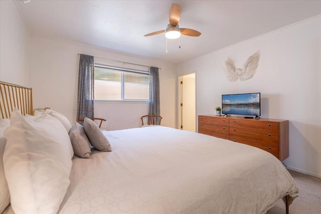 Lake Views, Pet-Friendly Cabin With Hot-Tub In King'S Beach كينغس بيتش المظهر الخارجي الصورة